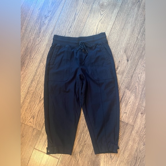 Athleta Farallon Weekender Pull-On Pant Black Small - Picture 4 of 8